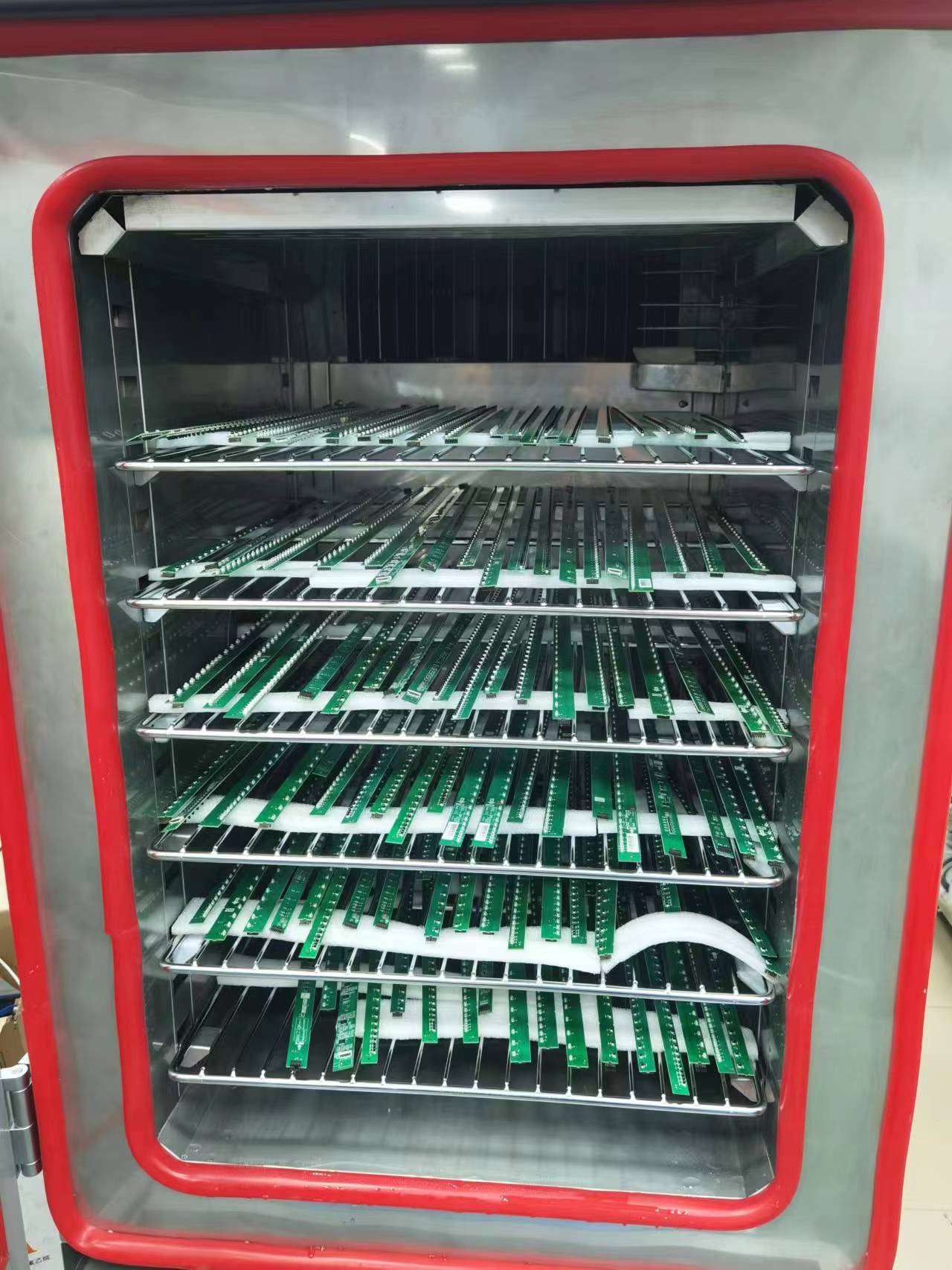 半導體青睞高低溫濕熱試驗箱