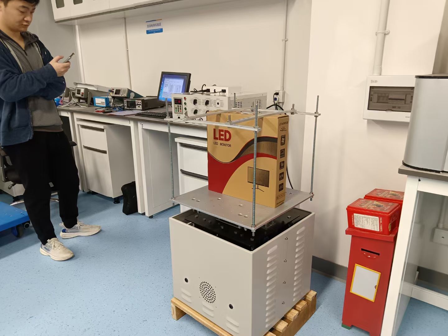 智能顯示器振動實驗目的