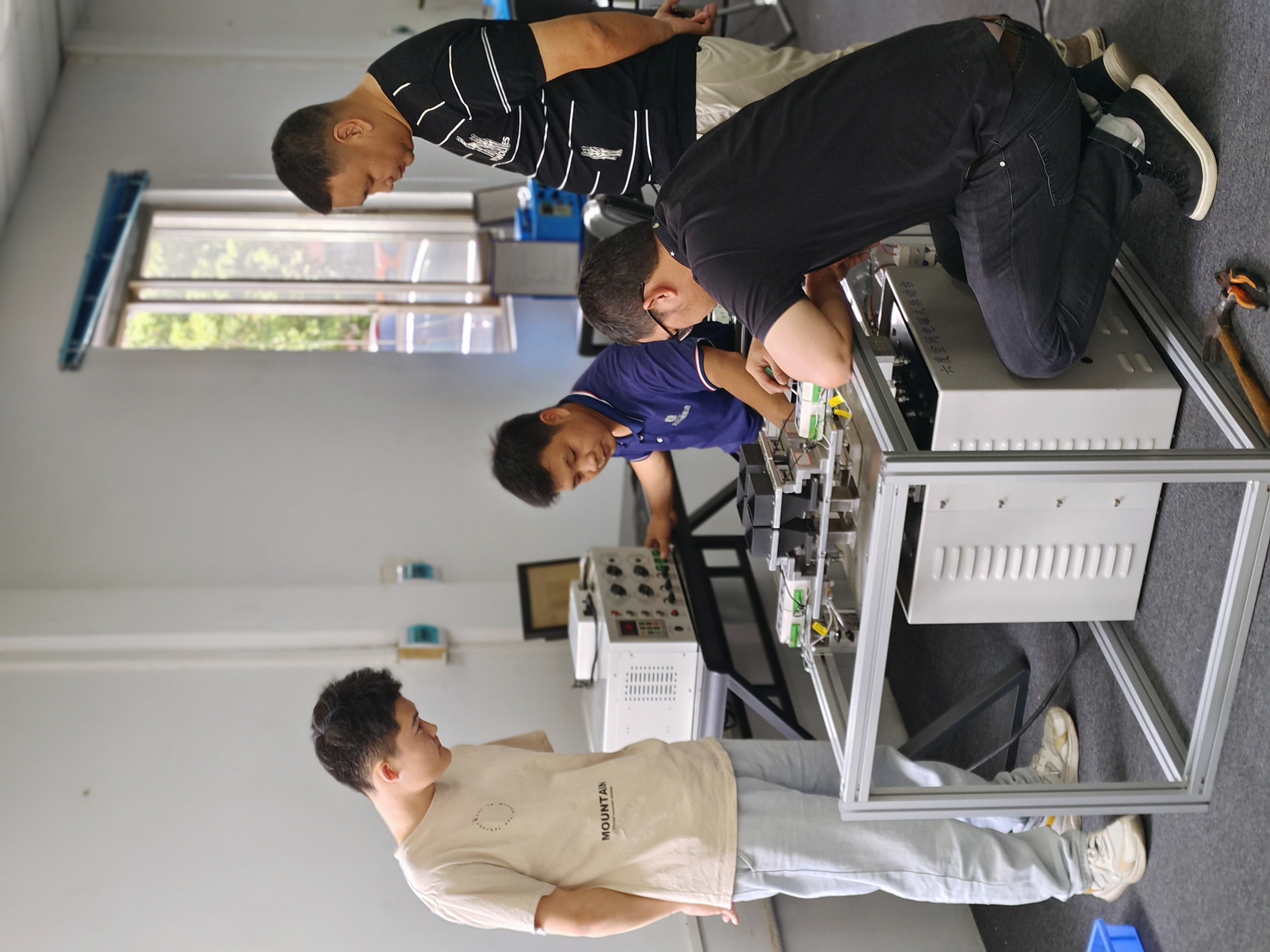 電磁振動(dòng)臺(tái) 在電子通訊產(chǎn)品檢驗(yàn)中的應(yīng)用