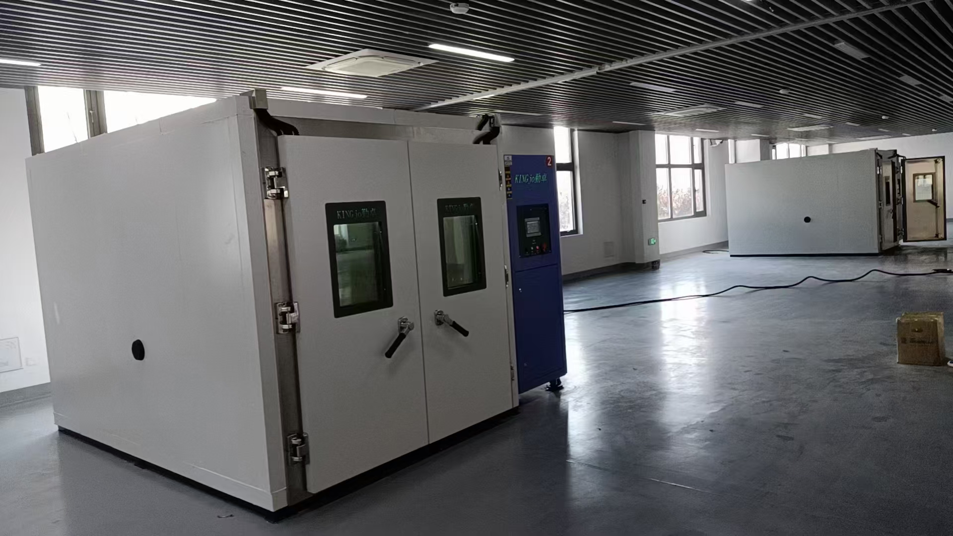 高校選擇步入式高低溫試驗(yàn)箱的目的